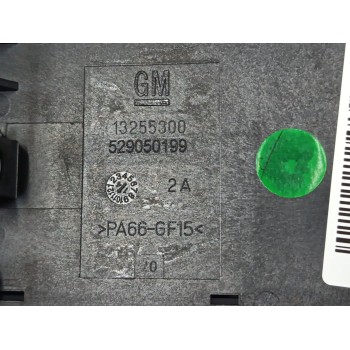 Recambio de caja reles / fusibles para opel insignia berlina 2.0 16v cdti referencia OEM IAM 13222782 13255300 529050199