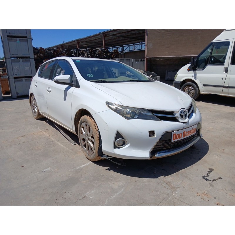 TOYOTA AURIS (_E18_) 2013