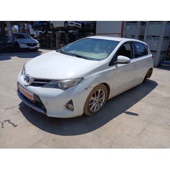 toyota auris (_e18_) del año 2013
