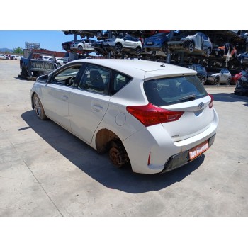 toyota auris (_e18_) del año 2013