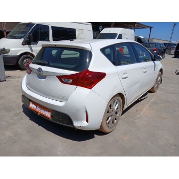 toyota auris (_e18_) del año 2013
