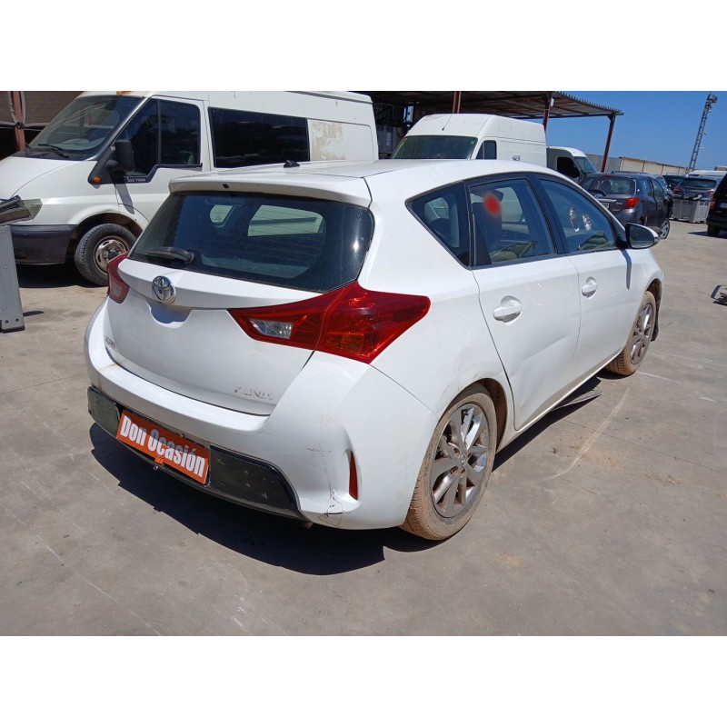 TOYOTA AURIS (_E18_) 2013