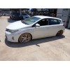 toyota auris (_e18_) del año 2013