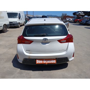 toyota auris (_e18_) del año 2013