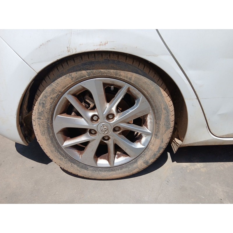 TOYOTA AURIS (_E18_) 2013