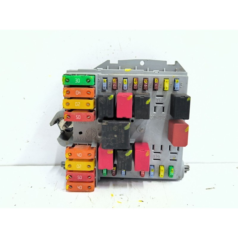 CAJA RELES / FUSIBLES