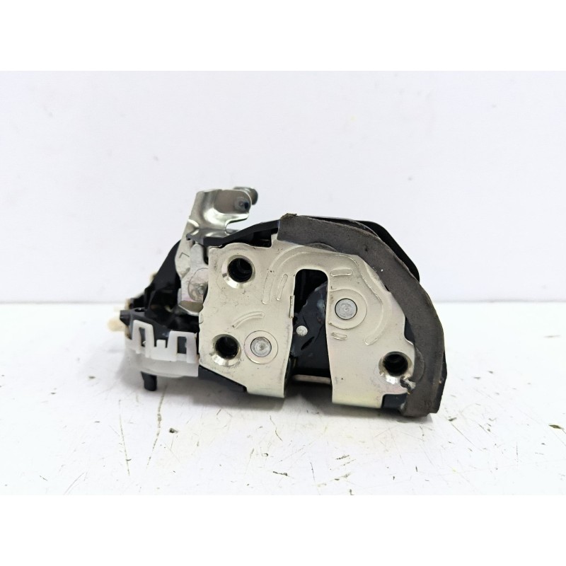 Recambio de cerradura puerta trasera izquierda para toyota yaris (_p13_) 1.5 hybrid (nhp130_) referencia OEM IAM Q5114120F1  
