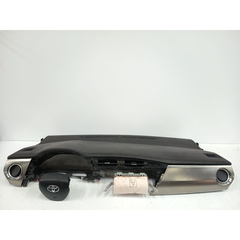 Recambio de salpicadero para toyota auris (_e18_) 1.4 d-4d (nde180_) referencia OEM IAM 5540102900C0 4513002450C0 307822610