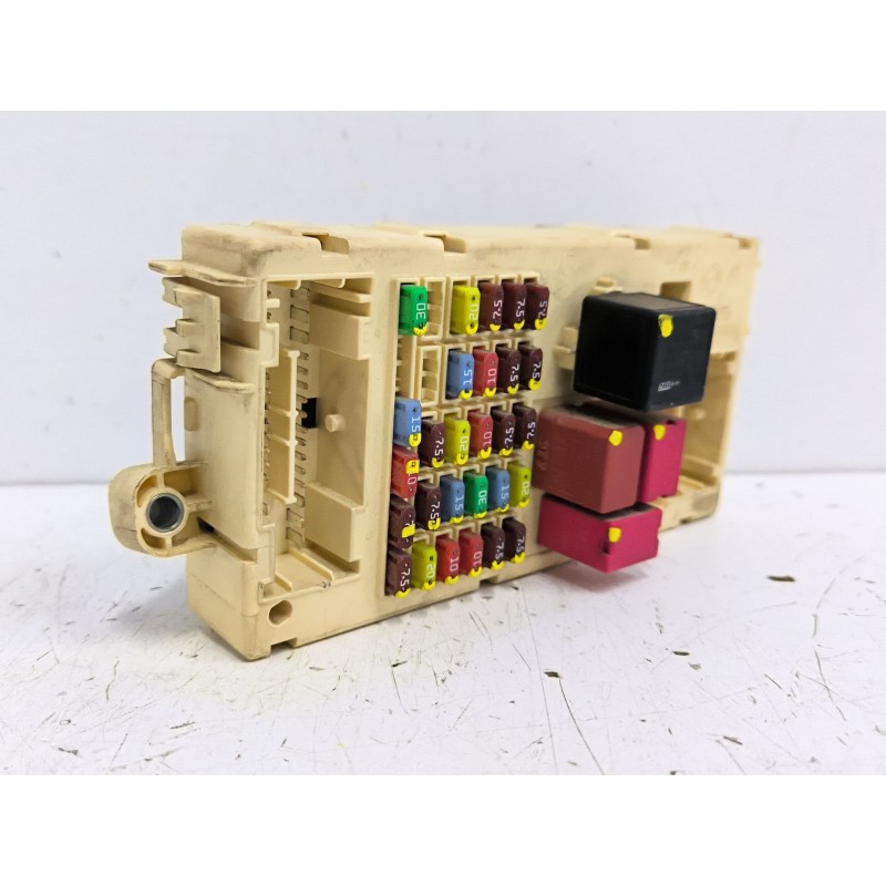 CAJA RELES / FUSIBLES