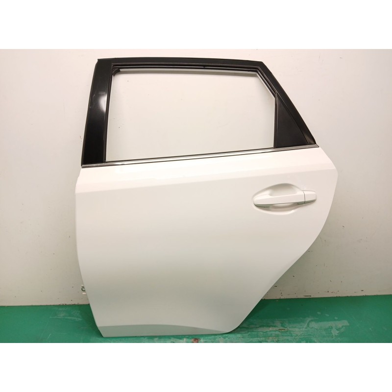 Recambio de puerta trasera izquierda para toyota auris (_e18_) 1.4 d-4d (nde180_) referencia OEM IAM 6700402380  