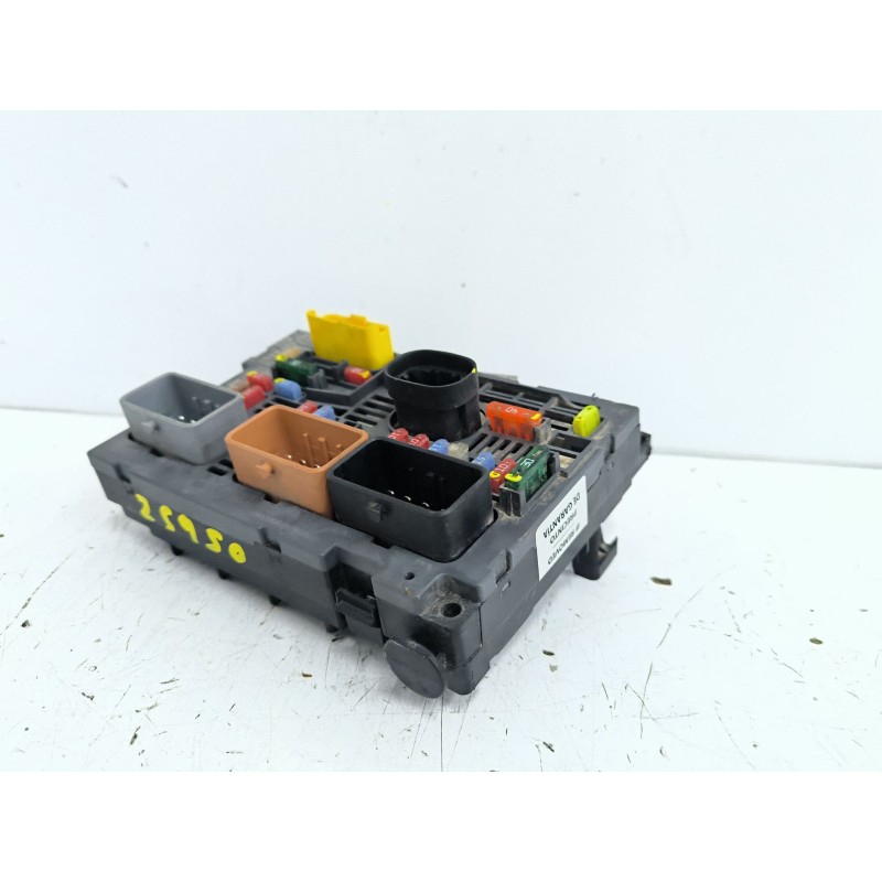 CAJA RELES / FUSIBLES