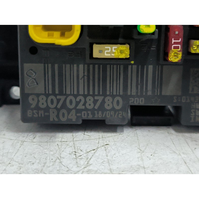 CAJA RELES / FUSIBLES