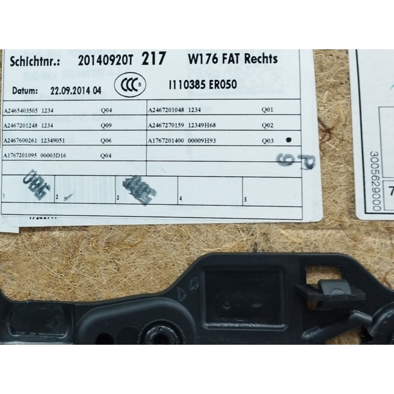 GUARNECIDO PUERTA DELANTERA DERECHA