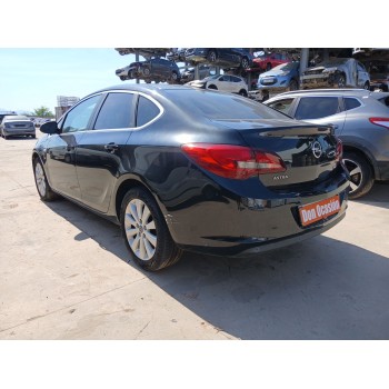 opel astra j sedán del año 2015