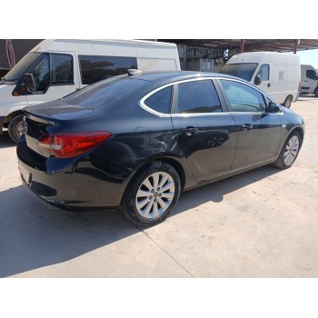 opel astra j sedán del año 2015