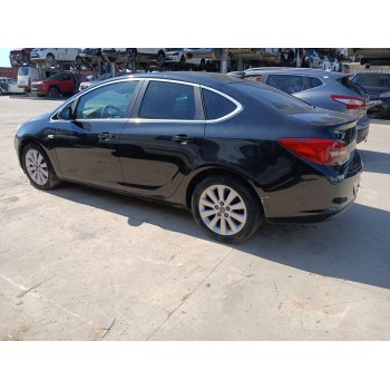 opel astra j sedán del año 2015