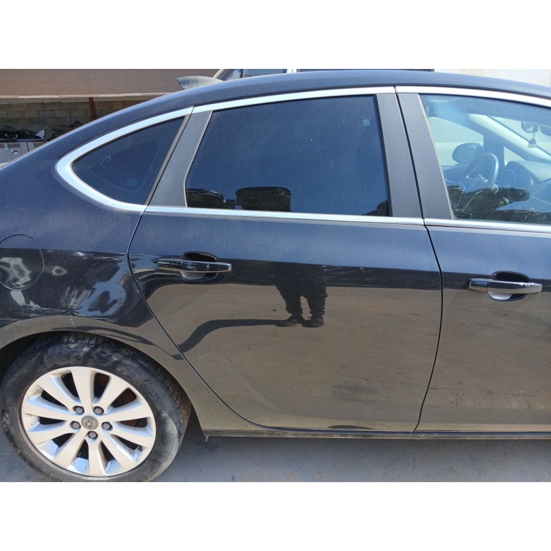 Recambio de puerta trasera derecha para opel astra j sedán 1.6 cdti (69) referencia OEM IAM   
