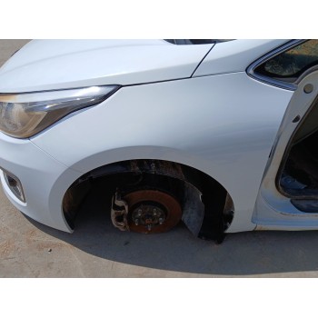 Recambio de aleta delantera izquierda para kia cee´d (jd) 1.4 crdi 90 referencia OEM IAM   