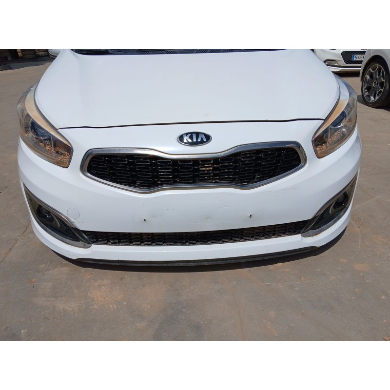 Recambio de paragolpes delantero para kia cee´d (jd) 1.4 crdi 90 referencia OEM IAM   
