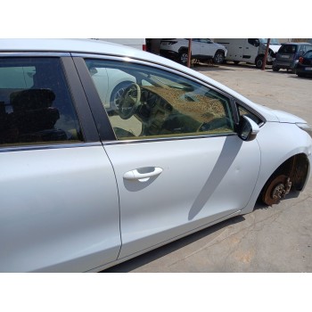Recambio de puerta delantera derecha para kia cee´d (jd) 1.4 crdi 90 referencia OEM IAM   