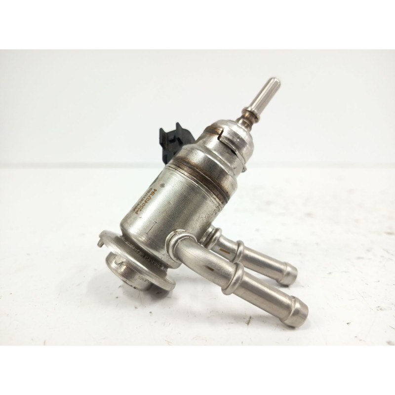 Recambio de inyector para peugeot rifter 1.5 bluehdi 100 referencia OEM IAM 9842811780  