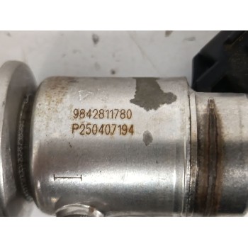 Recambio de inyector para peugeot rifter 1.5 bluehdi 100 referencia OEM IAM 9842811780  