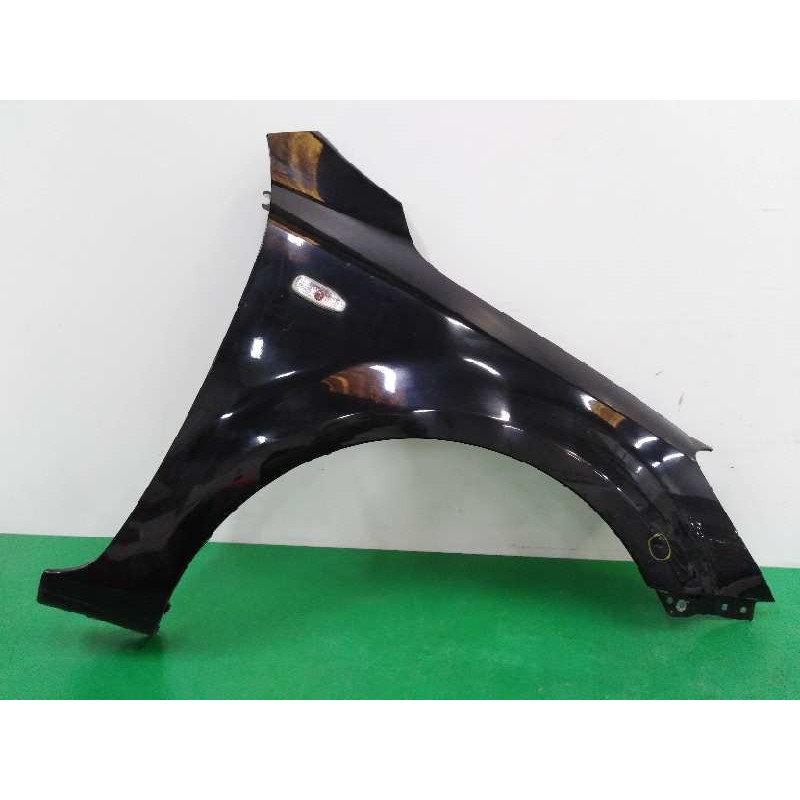 Recambio de aleta delantera derecha para kia cee´d 1.4 cat referencia OEM IAM 663211H010  