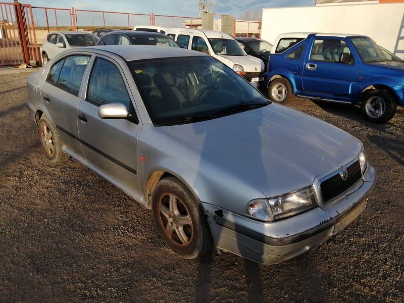 SKODA OCTAVIA BERLINA (1U2)