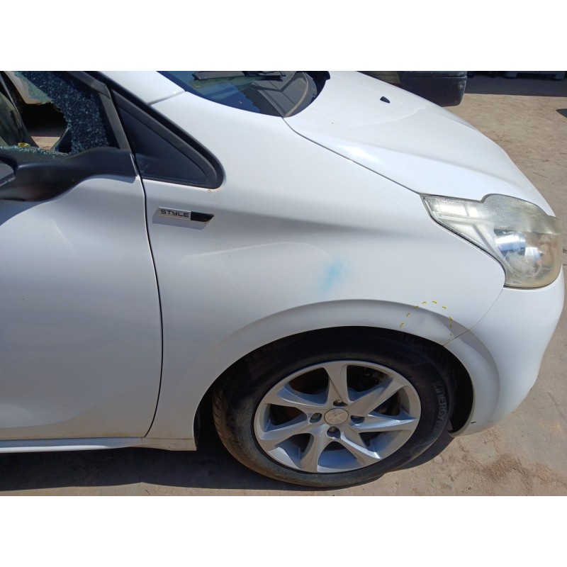 Recambio de aleta delantera derecha para peugeot 208 referencia OEM IAM   