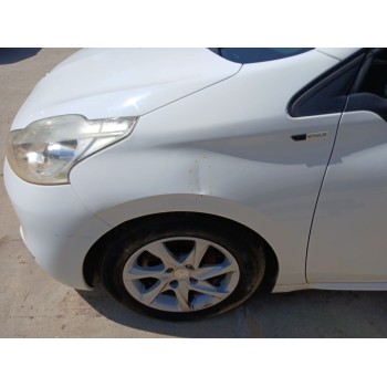 Recambio de aleta delantera izquierda para peugeot 208 referencia OEM IAM   
