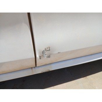 Recambio de puerta delantera derecha para peugeot 208 referencia OEM IAM   