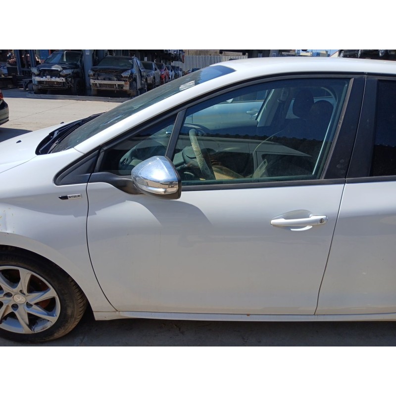 Recambio de puerta delantera izquierda para peugeot 208 referencia OEM IAM   