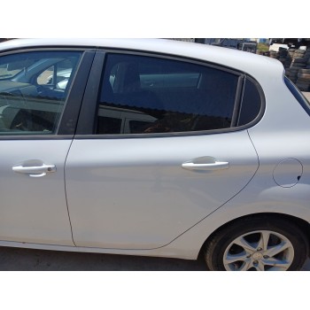 Recambio de puerta trasera izquierda para peugeot 208 referencia OEM IAM   