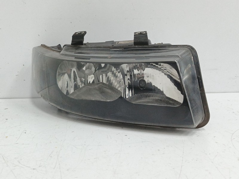 Recambio de faro derecho para seat toledo ii (1m2) 1.9 tdi referencia OEM IAM 67742701 1M1941002D 
