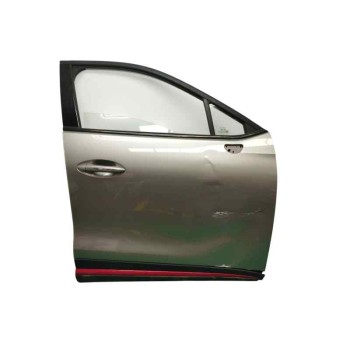 PUERTA DELANTERA DERECHA NECESITA REPARACION 