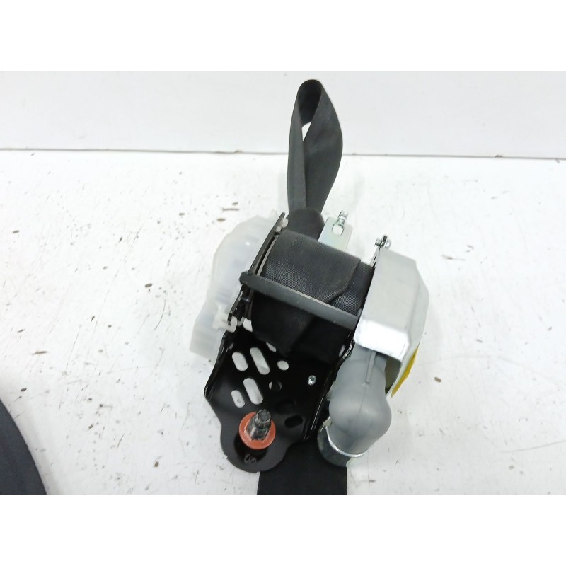 CINTURON SEGURIDAD DELANTERO DERECHO 888801W600