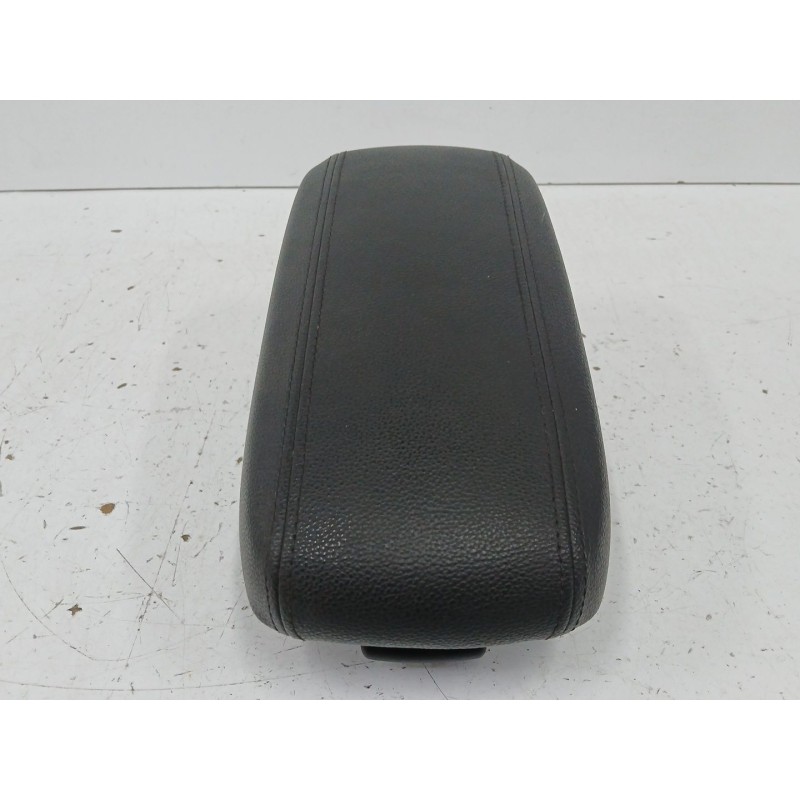 Recambio de apoyabrazos central para kia rio iii (ub) 1.2 cvvt referencia OEM IAM 846701W000  