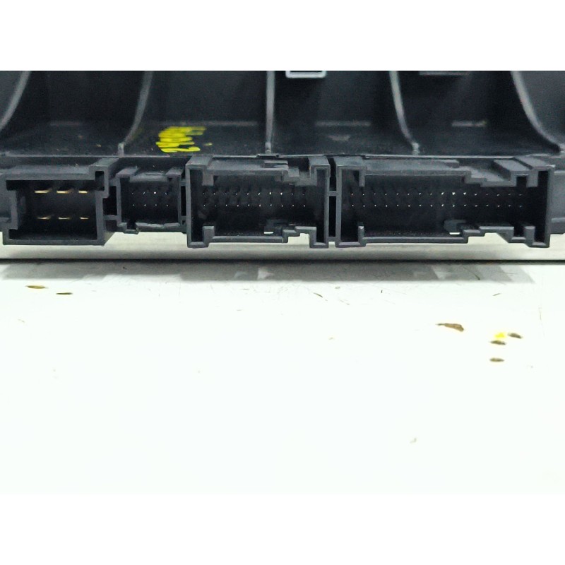 CAJA RELES / FUSIBLES 0025452001 05045110
