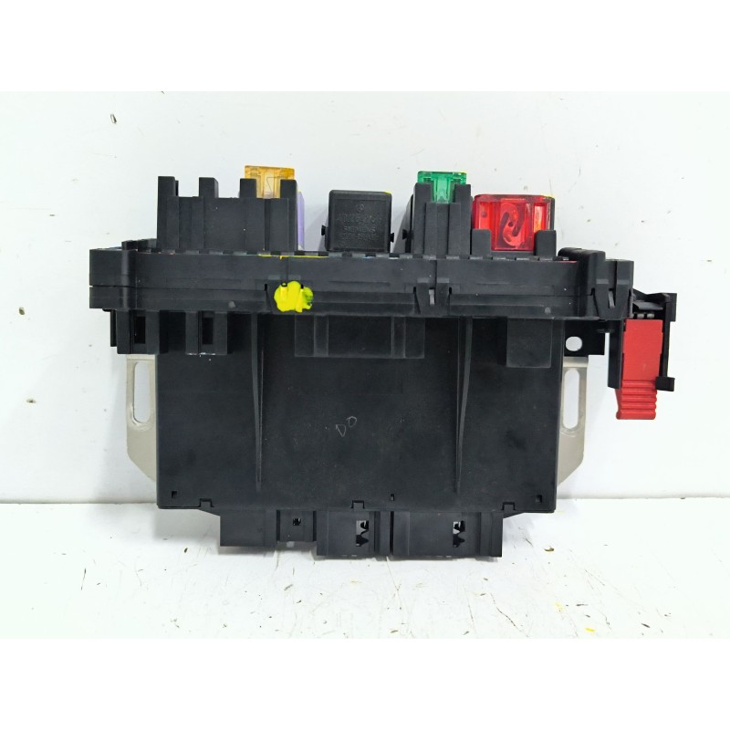 CAJA RELES / FUSIBLES 050451