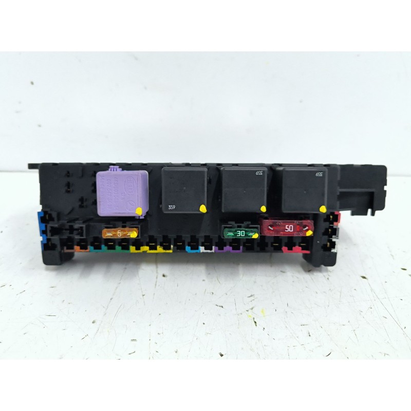 CAJA RELES / FUSIBLES 050451