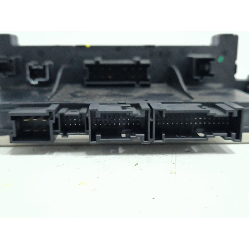 CAJA RELES / FUSIBLES 050451