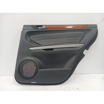 GUARNECIDO PUERTA TRASERA DERECHA 