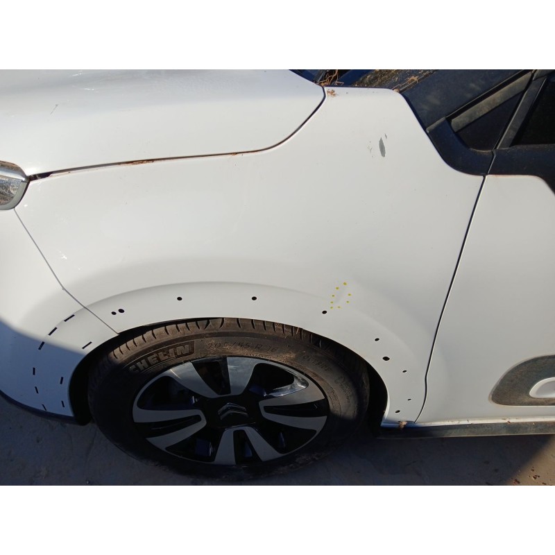 Recambio de aleta delantera izquierda para citroën c3 iii (sx) 1.2 thp 110 referencia OEM IAM   