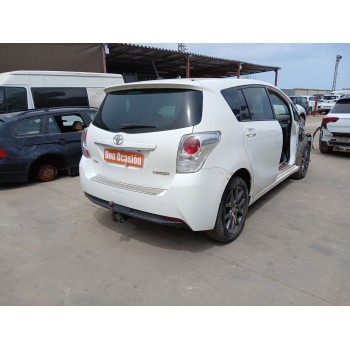toyota verso (_r2_) del año 2015