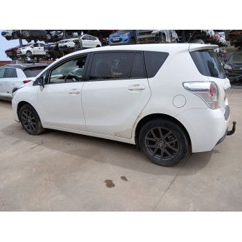 toyota verso (_r2_) del año 2015