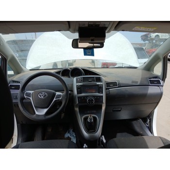 toyota verso (_r2_) del año 2015