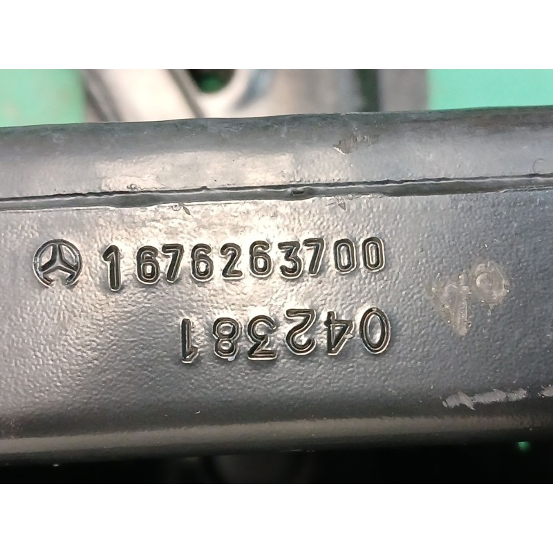 REFUERZO PARAGOLPES DELANTERO A1676263700 A1676263800