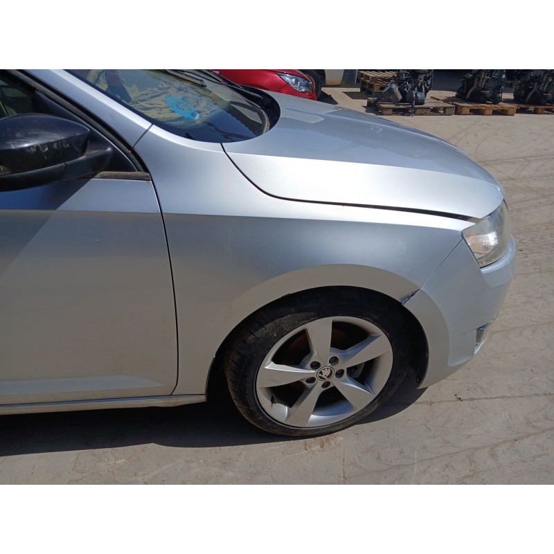 Recambio de aleta delantera derecha para skoda rapid referencia OEM IAM   