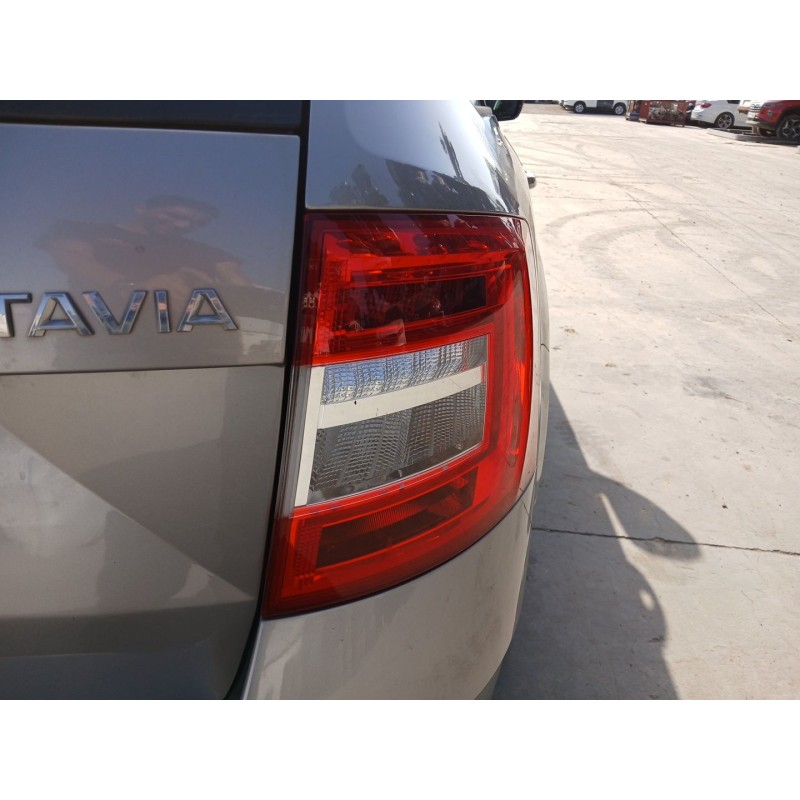 Recambio de piloto trasero derecho para skoda octavia iii combi (5e5, 5e6) 2.0 tdi referencia OEM IAM   
