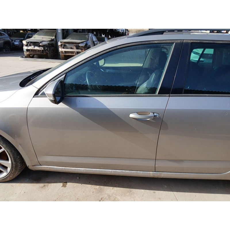 Recambio de puerta delantera izquierda para skoda octavia iii combi (5e5, 5e6) 2.0 tdi referencia OEM IAM   